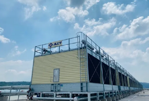 개방 또는 닫힌 크로스 흐름 냉각탑을 선택할 때